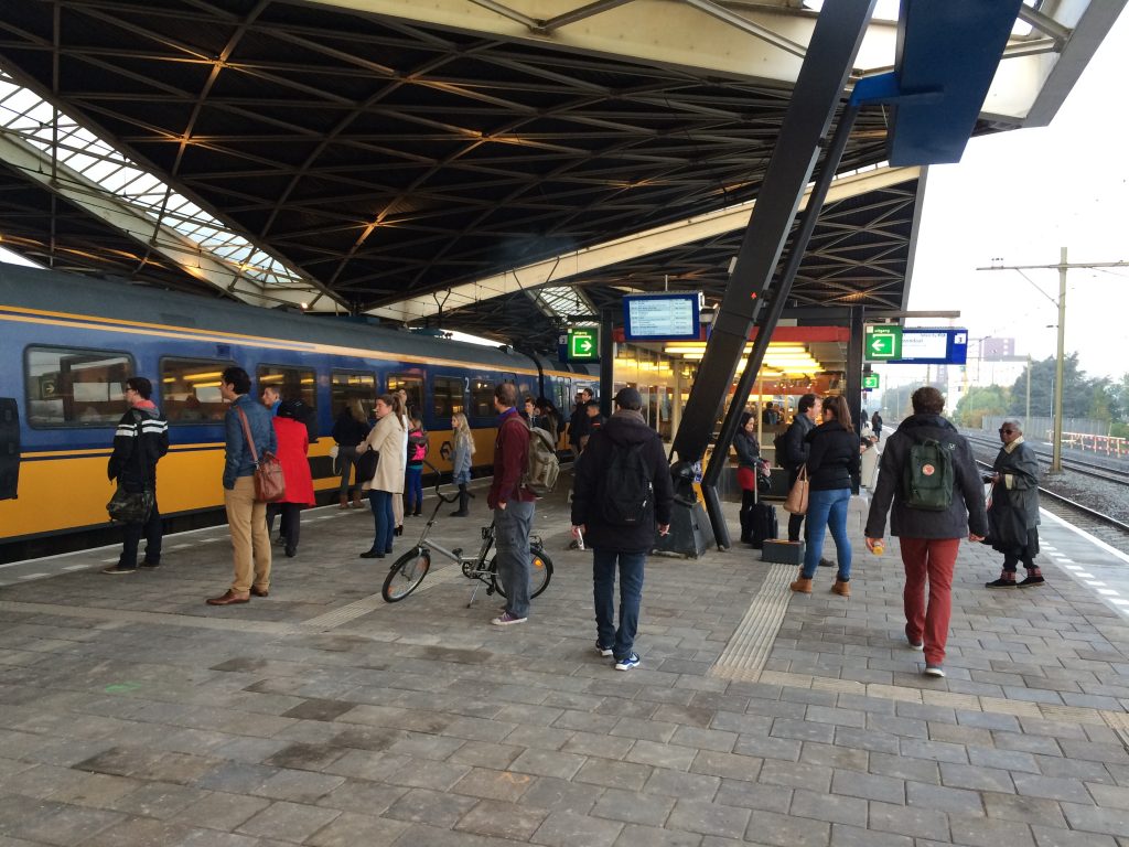 Reizigers, Tilburg Centraal, perron