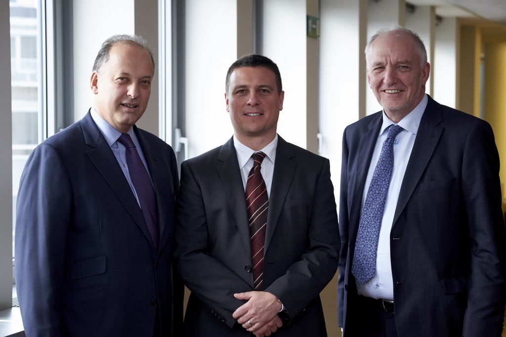 Gilles Mougenot, Voorzitter van Argos Soditic Partners, Geert Pauwels, directeur van NMBS Logistics en Jo Cornu, directeur van NMBS