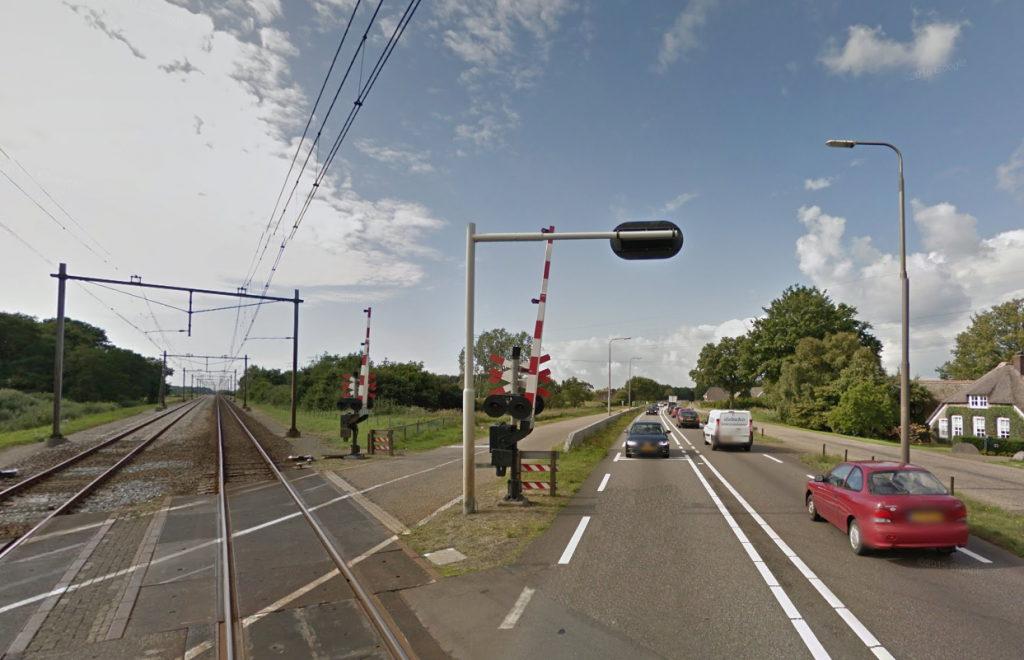Spoorwegovervang aan de Hessenweg in Zwolle, bron: Google Streetview