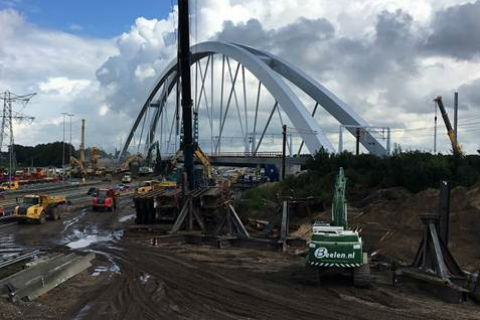 Werkzaamheden spoorbrug over de A1, foto: Rijkswaterstaat