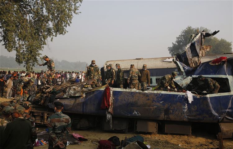 Het leger wordt ingezet bij de treinramp in India, foto: ANP