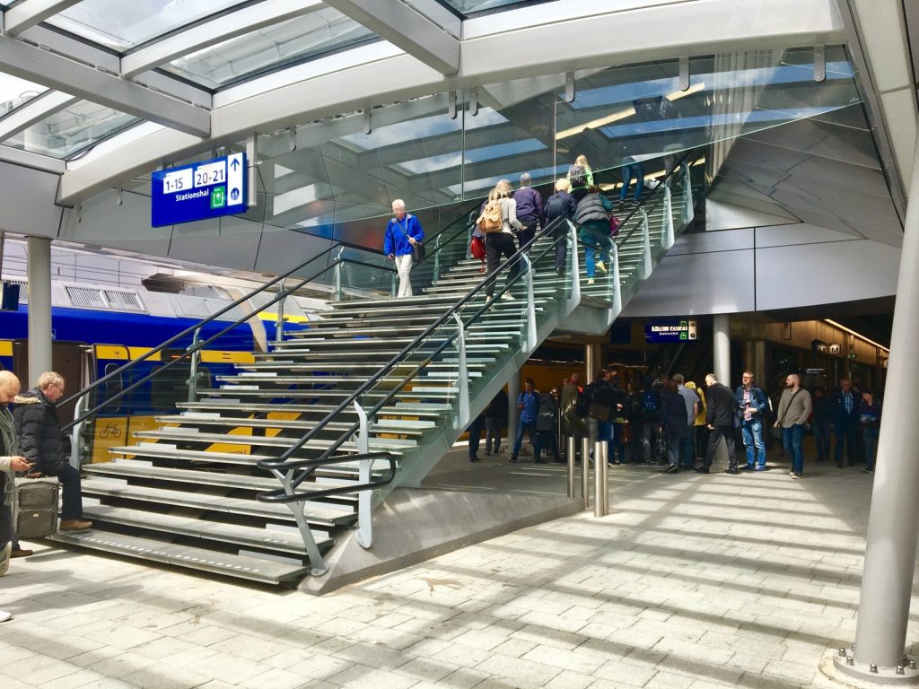 Een vaste trap op treinstation Utrecht Centraal, foto: NS