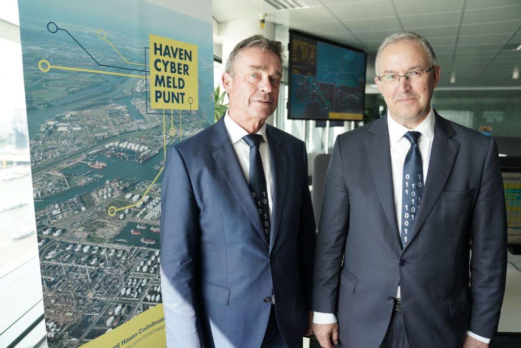 René de Vries en Ahmed Aboutaleb openen het Haven Cyber Meldpunt, foto: Marc Nolte