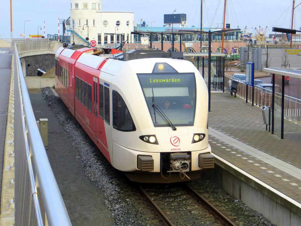 Een Stadler GTW-trein van Arriva in Harlingen