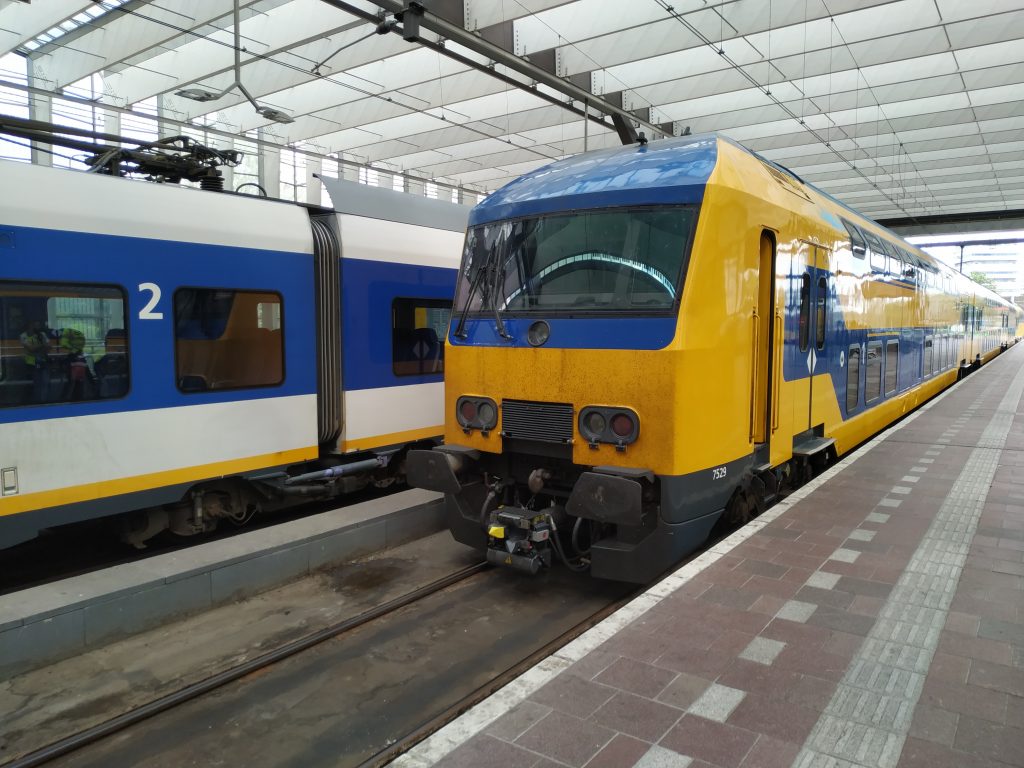 Een Intercitytrein op station Rotterdam Centraal