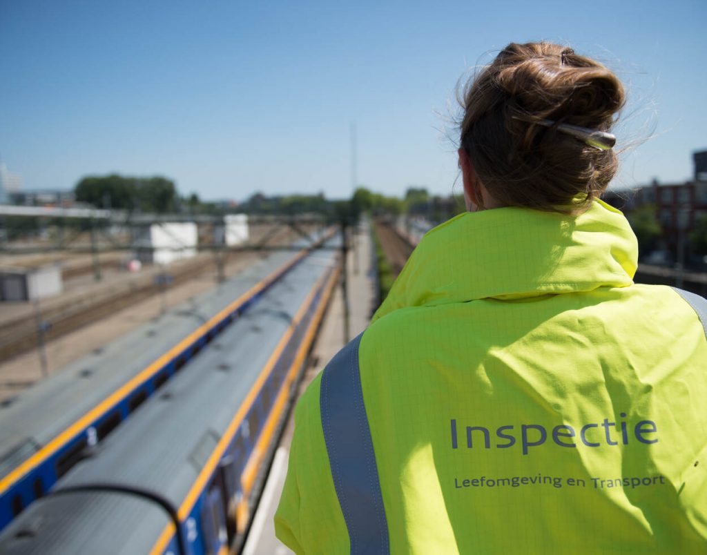 Een inspectief van de Inspectie Leefomgeving en Transport, foto: ILT