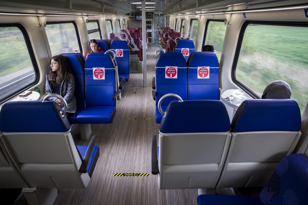 Een testtrein van de NS onderweg naar Groningen, foto: ANP