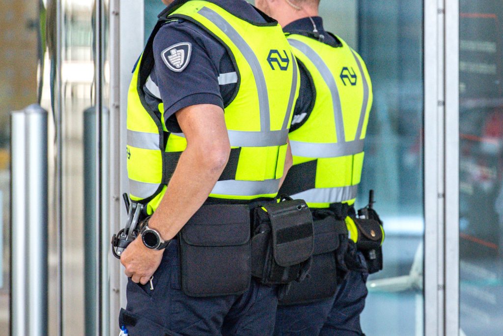 Beveiligers, boa's op Utrecht Centraal, foto: ANP