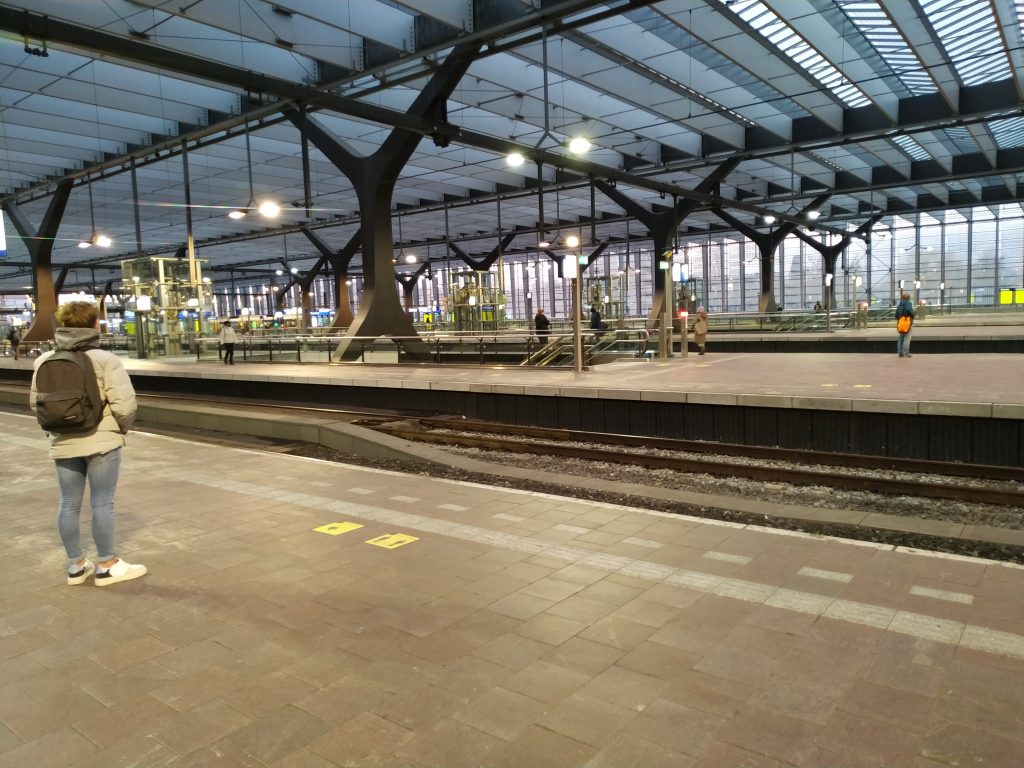 Station Rotterdam Centraal tijdens de coronacrisis