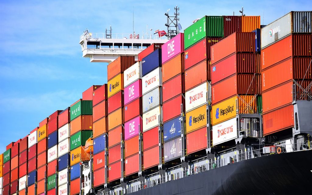 Een containerschip in de Rotterdamse haven, foto: Danny Cornelisse