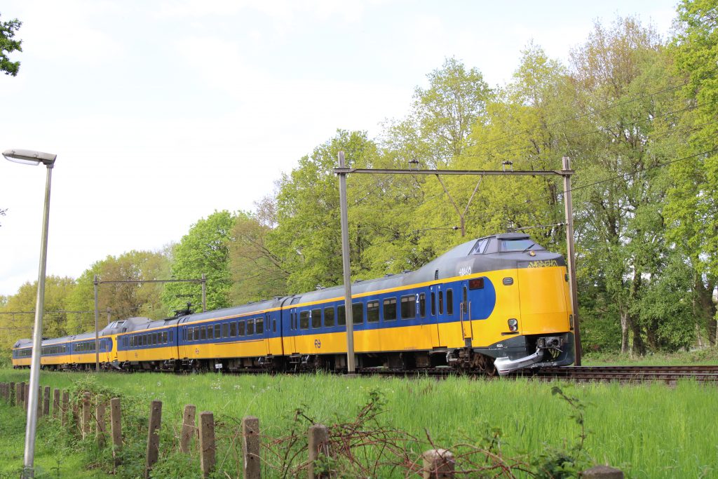 20-jarige jongen omgekomen bij aanrijding tussen trein en auto in Glimmen, foto: Noordernieuws/De Vries Media