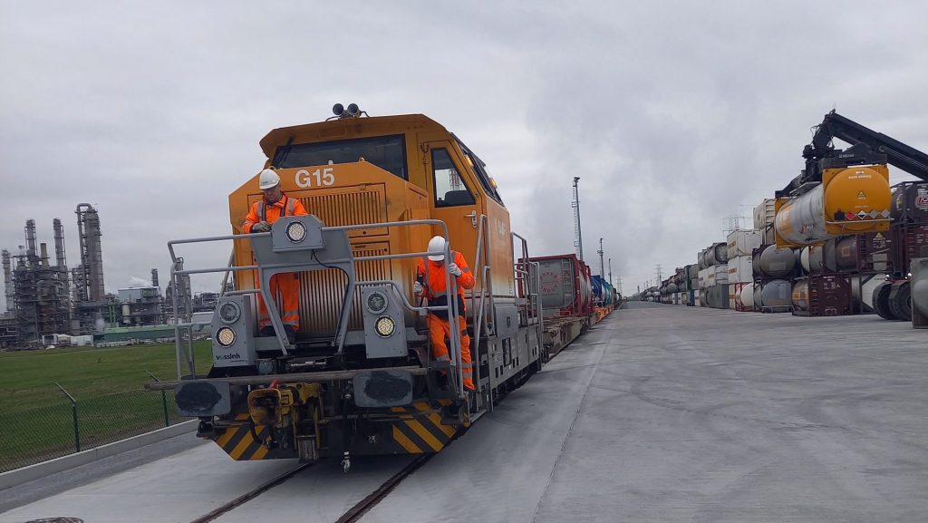 Goederentrein in haven van Antwerpen