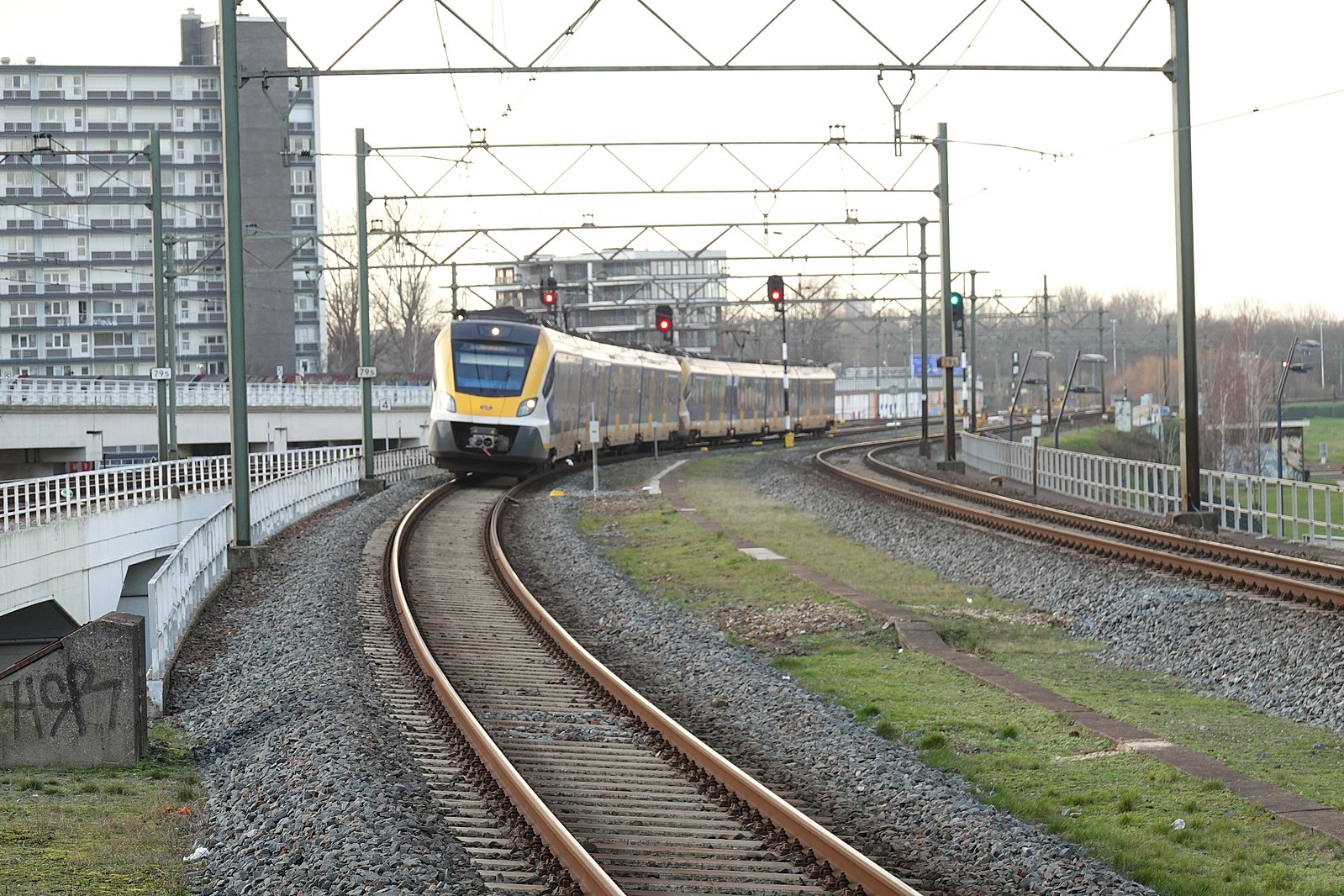 Werkzaamheden aan spoor tussen Den Haag en Schiedam lopen uit