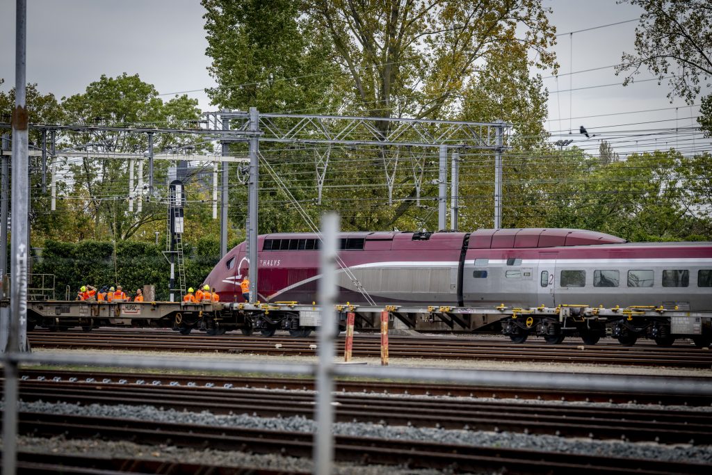 De stilgevallen Eurostar-trein bij Rotterdam