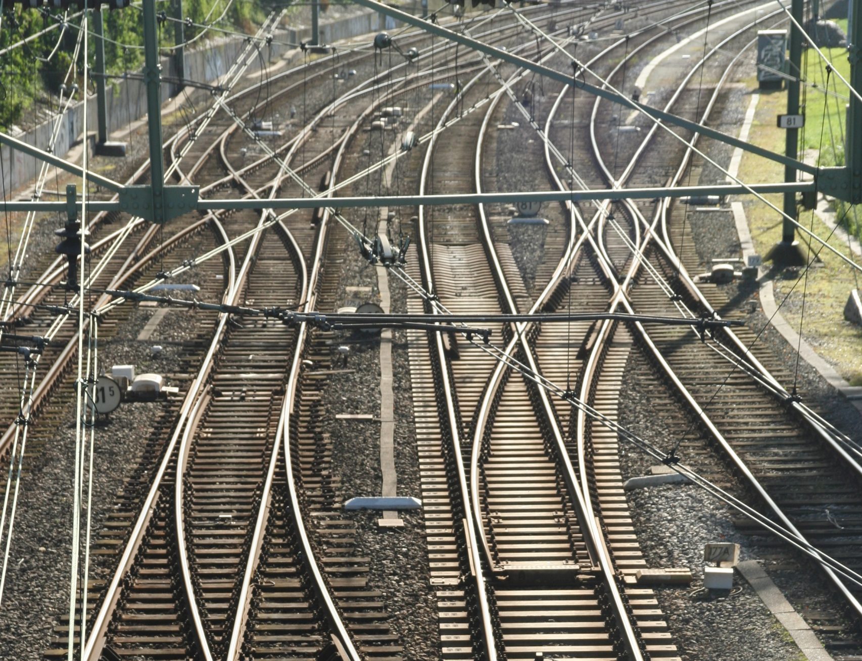 Lege trein ontspoord bij station Hengelo, oorzaak onduidelijk