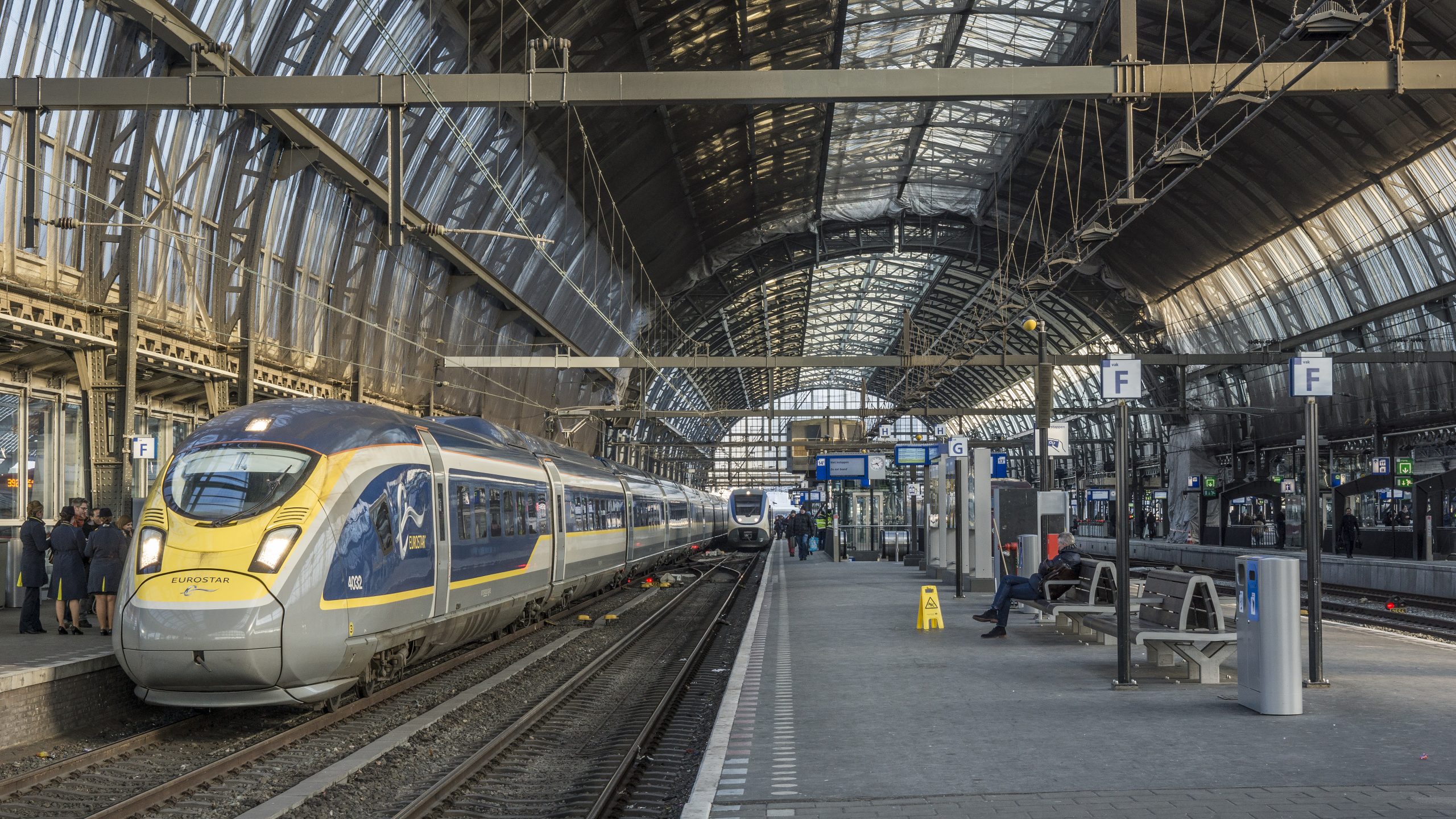 Stalen constructie onder Amsterdam Centraal verkeert in slechte staat