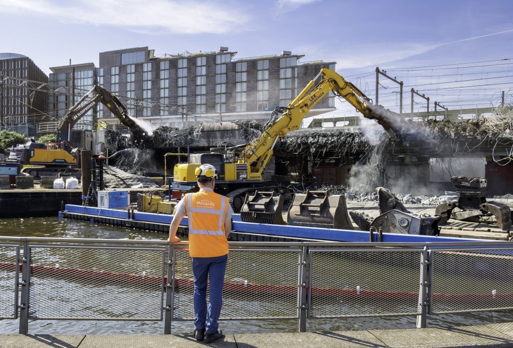 sloop eerste deel spoorbrug Oosterdok