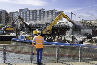 sloop eerste deel spoorbrug Oosterdok