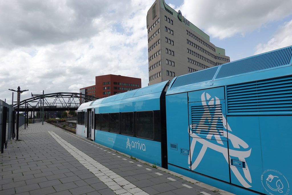 Arriva-trein op station Groningen