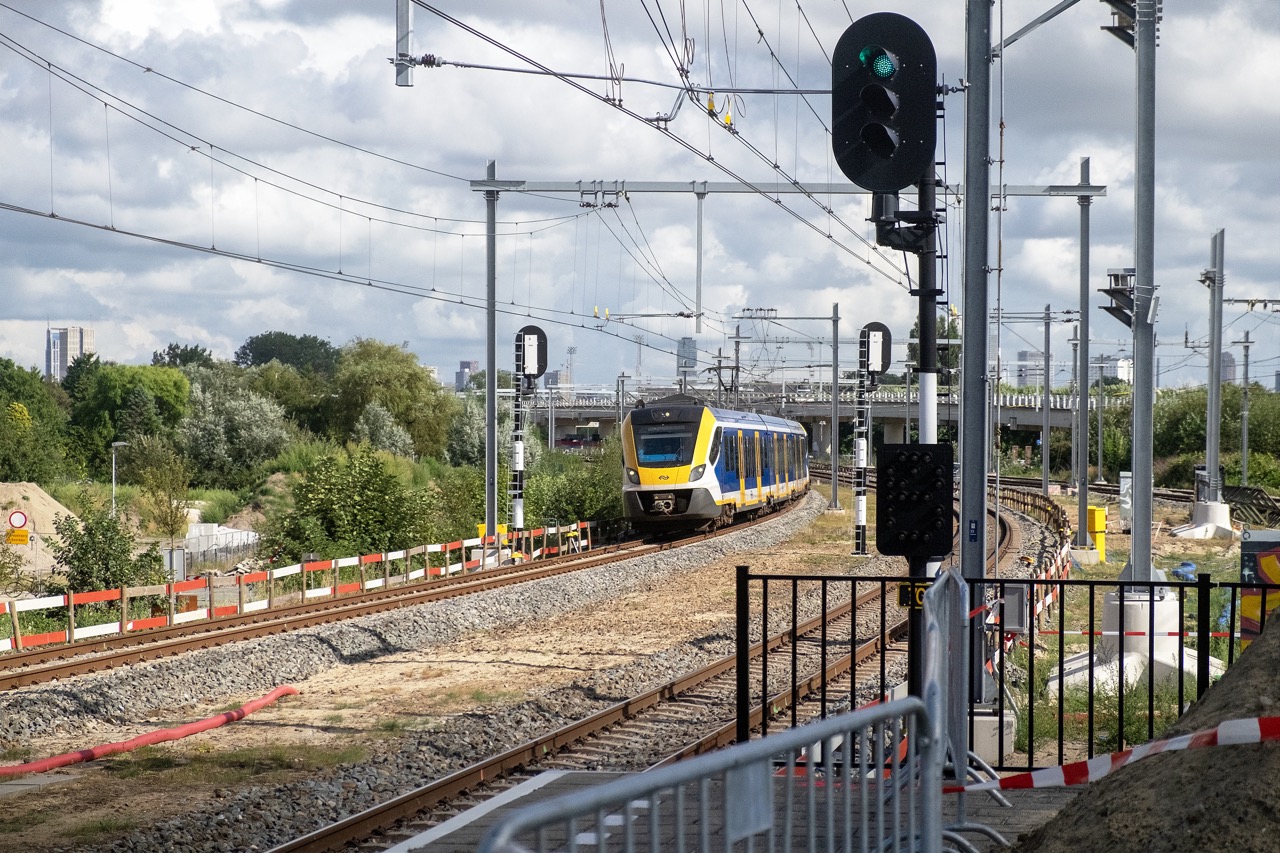 Voorlaatste klussen aan Rijswijk-Delft Campus en bij station Schiedam Centrum