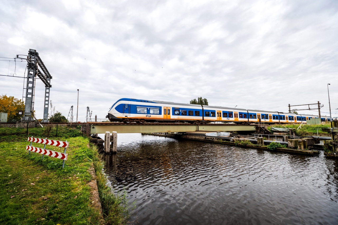 Nachtelijke test moet uitwijzen of spoorbrug Alphen weer open kan