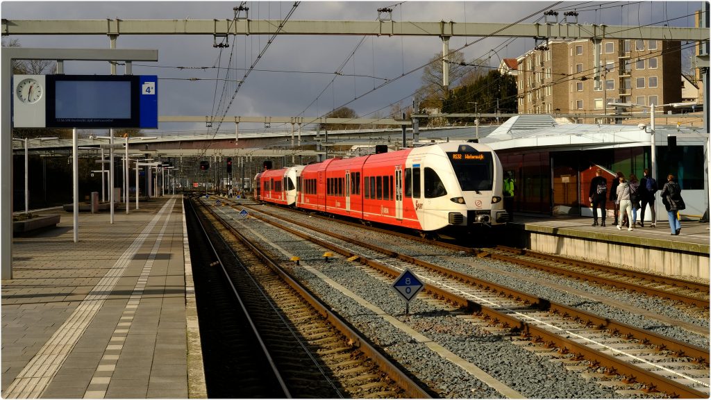 Arriva-trein op station Arnhem