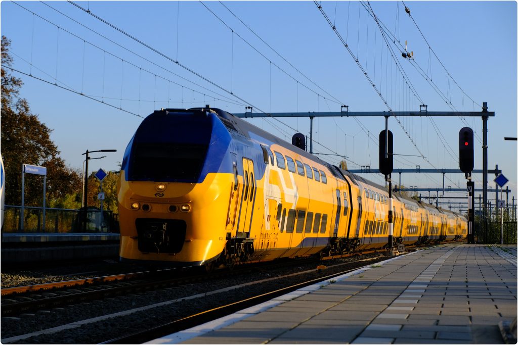 NS-trein b ij Geldermalsen