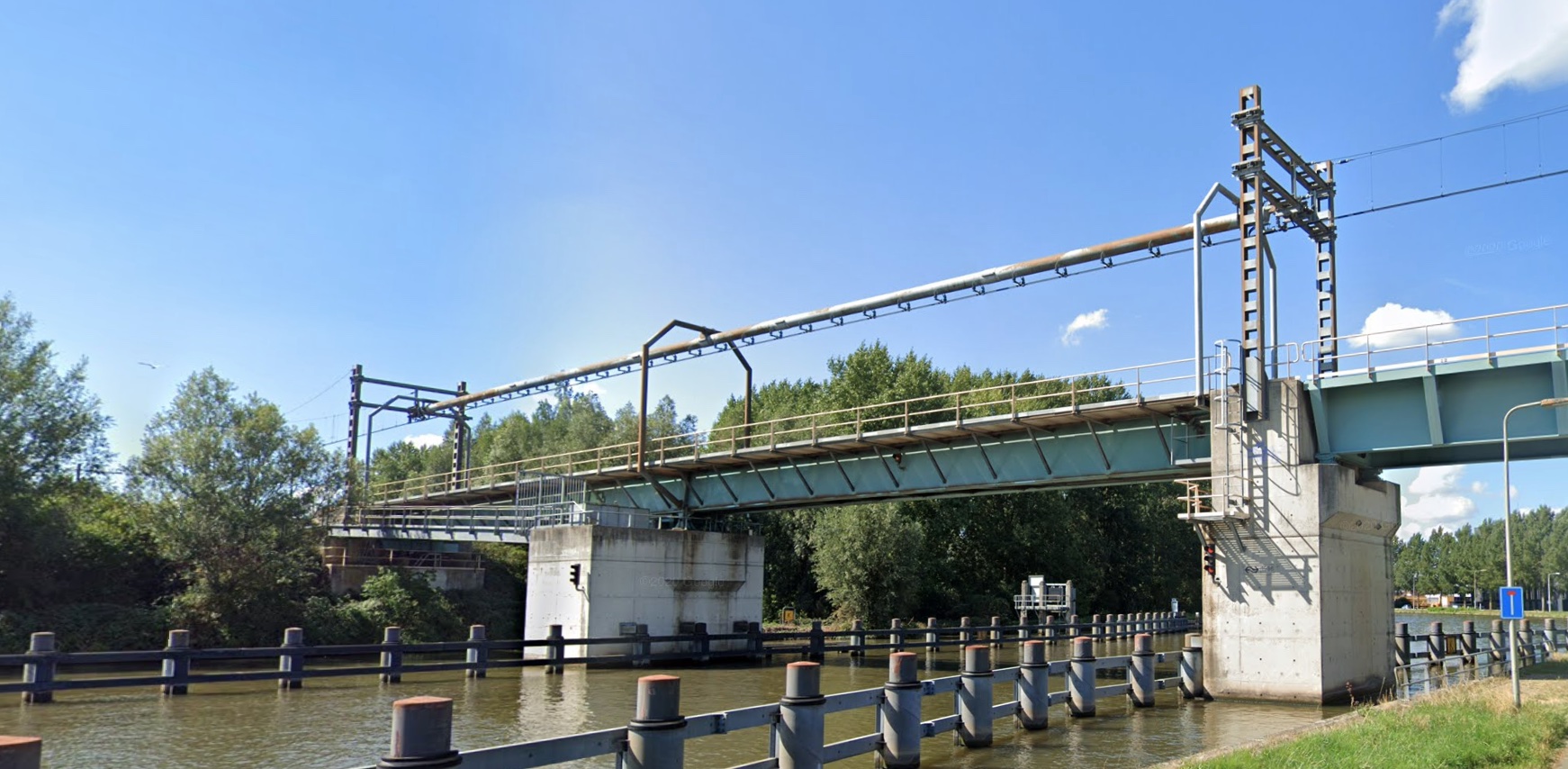 Onduidelijk of binnenvaartschip daadwerkelijk tegen spoorbrug is gevaren